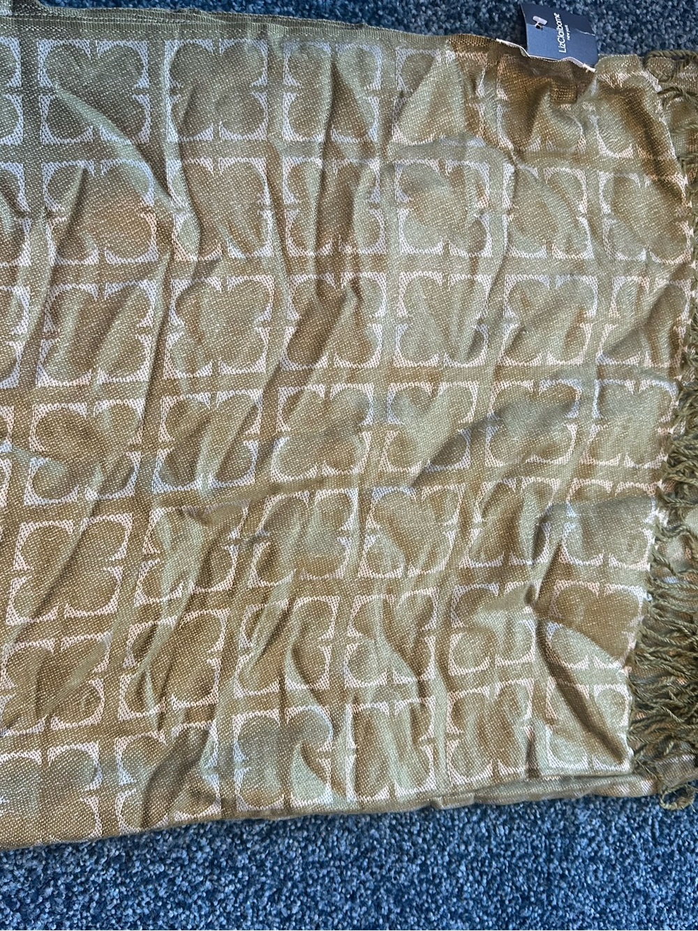 Liz Claiborne nwt shamrock green scarf long rectangular for wrapping.